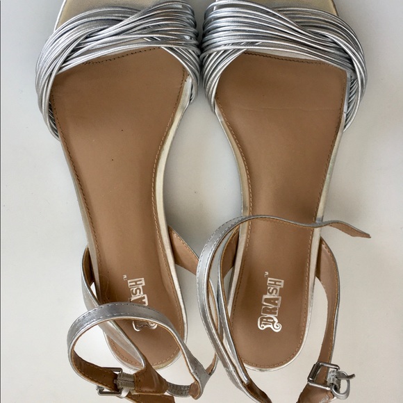 silver flat sandals size 11